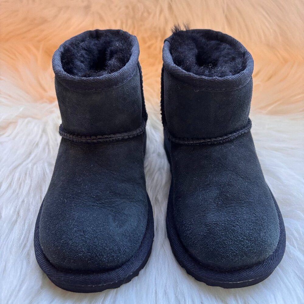 Ugg Kids Classic ll Mini Boot Black Size 9 C